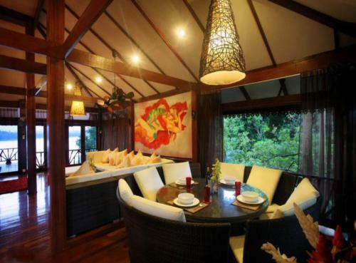 7 Bedroom Seafront Villa Phanghan