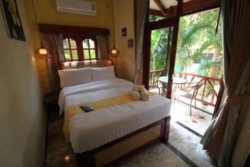 7 Bedroom Seafront Villa Phanghan