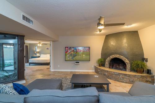 Casa De Palms Home