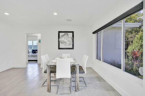 Apartamento Elegant House With Pool & Tropical Backyard