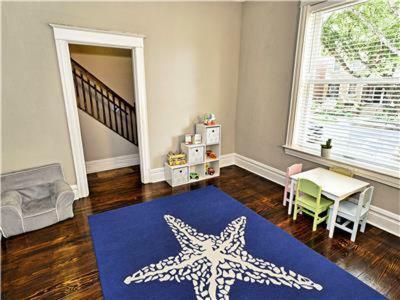 Newly Renovated 4bdrm/3ba, Sleeps 10