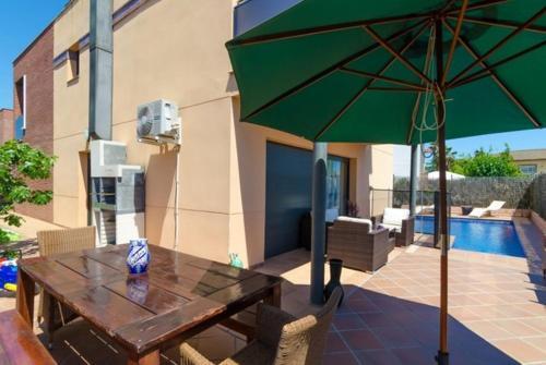 Blanes Villa Sleeps 8 Pool Air Con Wifi