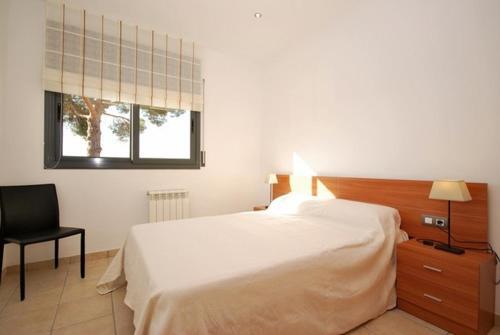 Caules Villa Sleeps 6 Pool Wifi