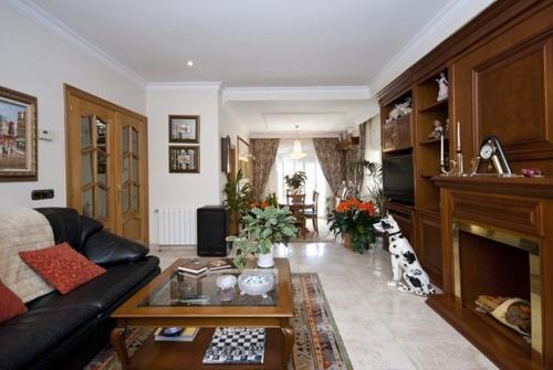 Lloret de Mar Villa Sleeps 8 Pool Wifi