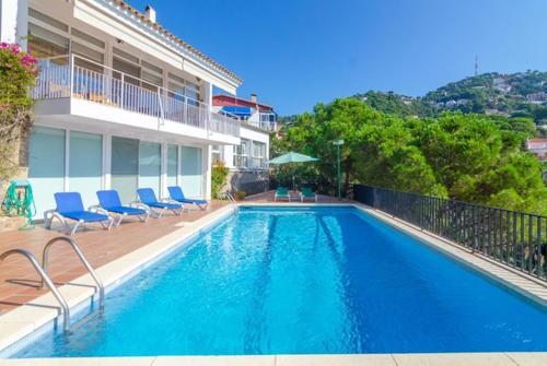 Lloret de Mar Villa Sleeps 6 Pool Wifi