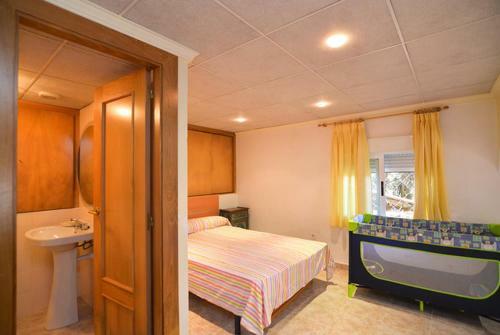 Lloret de Mar Villa Sleeps 8 Pool Wifi