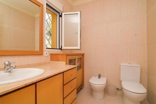 Lloret de Mar Villa Sleeps 8 Pool Wifi
