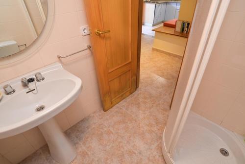 Lloret de Mar Villa Sleeps 8 Pool Wifi