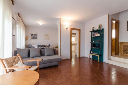 Lloret de Mar Villa Sleeps 8 Pool Wifi