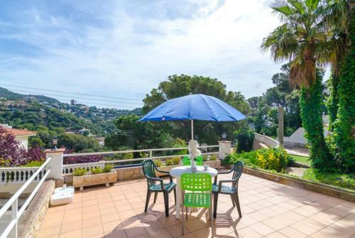 Lloret de Mar Villa Sleeps 6 Pool Wifi