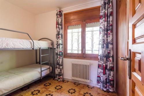 Lloret de Mar Villa Sleeps 6 Pool Wifi
