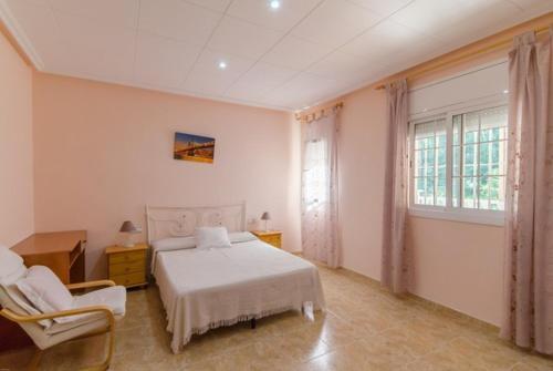 Lloret de Mar Villa Sleeps 12 Pool Wifi