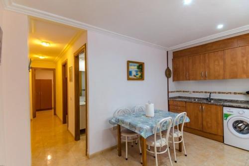 Lloret de Mar Villa Sleeps 12 Pool Wifi