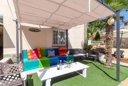 Lloret de Mar Villa Sleeps 12 Pool Wifi