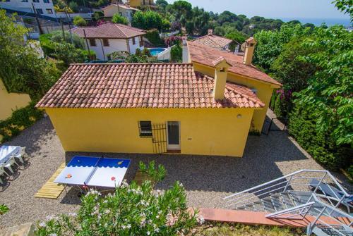 Lloret de Mar Villa Sleeps 6 Pool Wifi