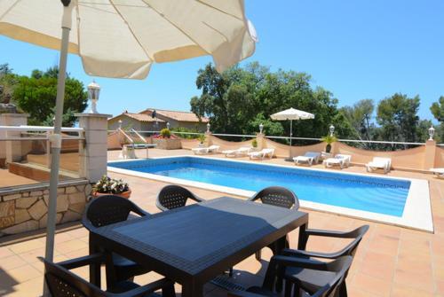 Lloret de Mar Villa Sleeps 8 Pool Wifi