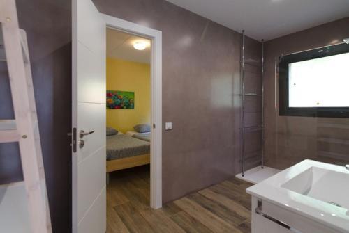 Lloret de Mar Villa Sleeps 14 Pool Wifi