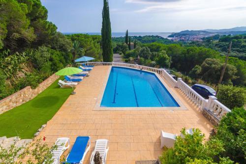 Lloret de Mar Villa Sleeps 14 Pool Wifi