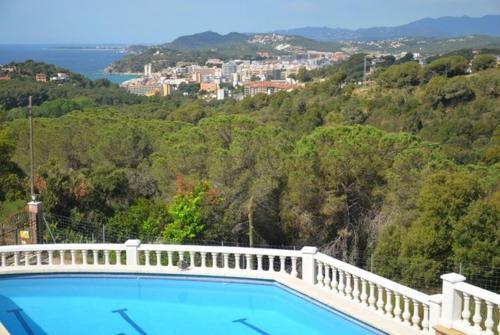 Lloret de Mar Villa Sleeps 14 Pool Wifi