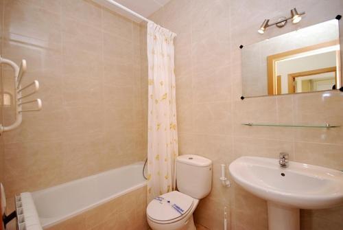 Lloret de Mar Villa Sleeps 8 Pool Air Con Wifi