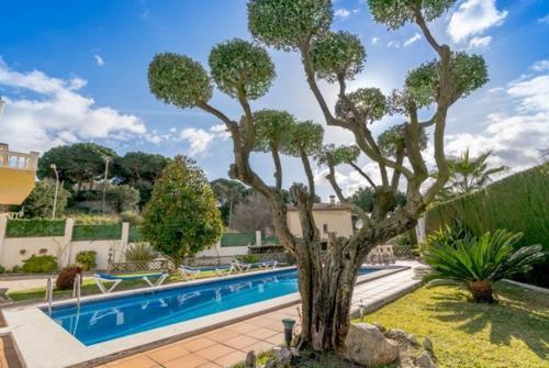 Lloret de Mar Villa Sleeps 6 Pool Wifi
