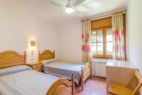 Lloret de Mar Villa Sleeps 6 Pool Wifi