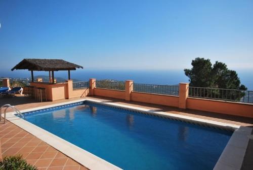 Lloret de Mar Villa Sleeps 8 Pool Air Con Wifi