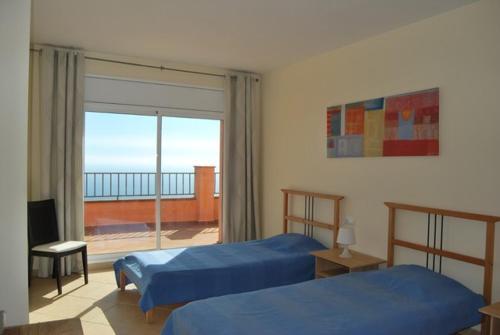 Lloret de Mar Villa Sleeps 8 Pool Air Con Wifi