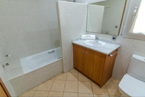 Lloret de Mar Villa Sleeps 10 Pool Wifi