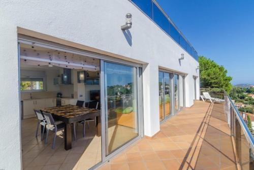 Lloret de Mar Villa Sleeps 10 Pool Wifi