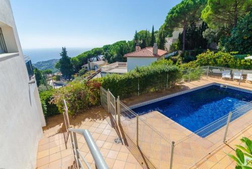 Lloret de Mar Villa Sleeps 10 Pool Wifi