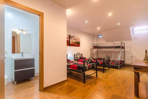 Lloret de Mar Villa Sleeps 18 Pool Wifi