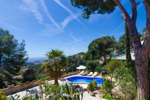 Lloret de Mar Villa Sleeps 8 Pool Wifi