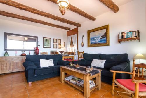 Lloret de Mar Villa Sleeps 8 Pool Wifi