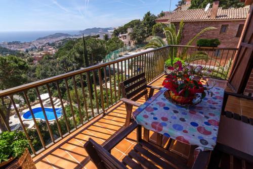 Lloret de Mar Villa Sleeps 8 Pool Wifi