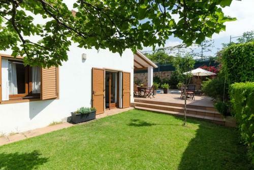 Lloret de Mar Villa Sleeps 8 Pool Wifi
