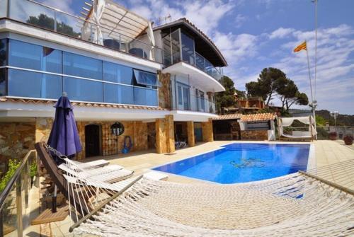 Lloret de Mar Villa Sleeps 10 Pool Air Con Wifi