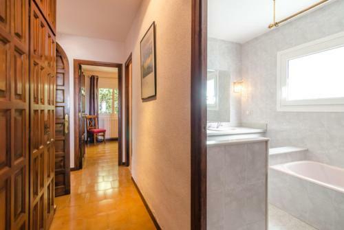 Lloret de Mar Villa Sleeps 6 Pool Wifi