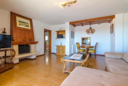 Lloret de Mar Villa Sleeps 6 Pool Wifi