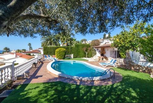 Lloret de Mar Villa Sleeps 6 Pool Wifi