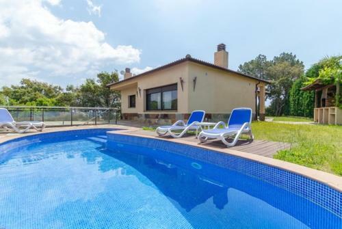 Lloret de Mar Villa Sleeps 6 Pool Air Con Wifi
