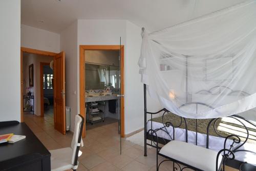 Lloret de Mar Villa Sleeps 6 Pool Wifi