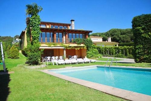 Les Cabanyes Villa Sleeps 12 Pool Wifi