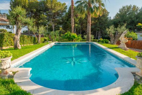 Segur de Calafell Villa Sleeps 8 Pool Air Con Wifi