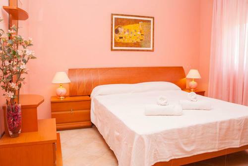 Segur de Calafell Villa Sleeps 14 Pool Wifi