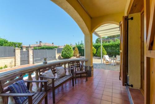 Vidreres Villa Sleeps 8 Pool Wifi