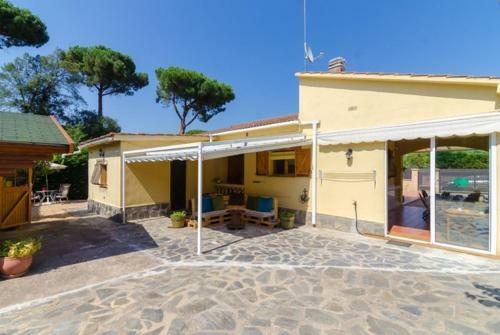 Vidreres Villa Sleeps 8 Pool Wifi