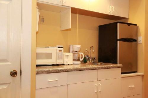 Hostal Bon Maison Guest House