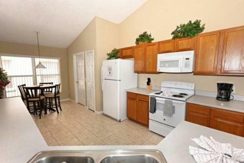 Villa Lakeside Retreat