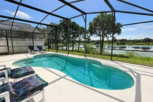 Villa Lakeside Retreat